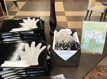 写真:レストランは3密を避け1.5ｍ以上の間隔を空け椅子を配置